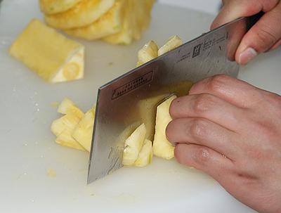 百合菠萝炒秋葵的做法