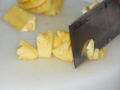 百合菠萝炒秋葵的做法