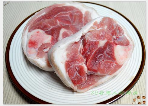 黑猪蹄膀菌菇汤的做法