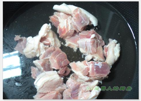 黑猪蹄膀菌菇汤的做法