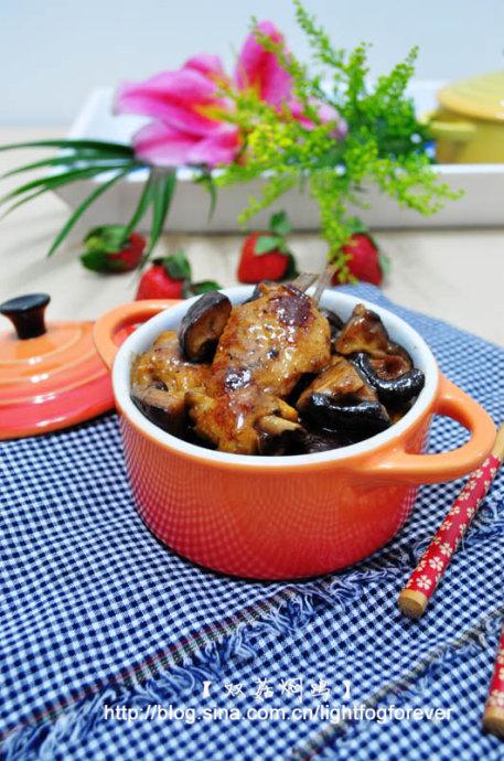 双菇焖鸡的做法