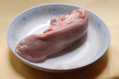 头抽蒸猪舌头的做法
