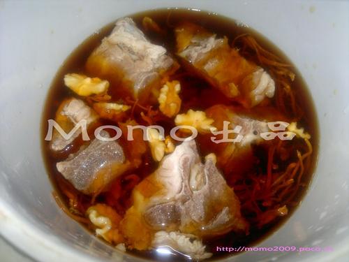 虫草花核桃猪骨汤的做法