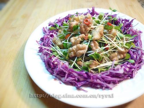 五彩桃仁香椿苗的做法