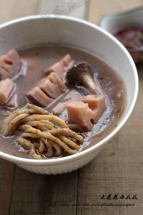 莲藕折耳根猪骨汤的做法