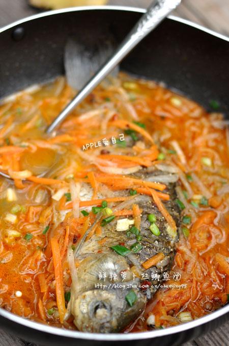 鲜辣萝卜丝鲫鱼汤的做法