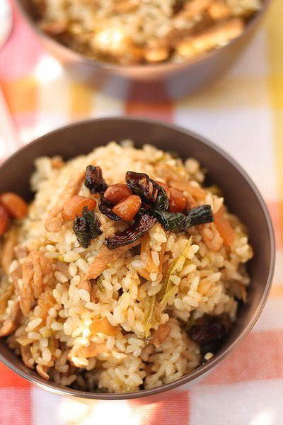 青椒榨菜肉丝煲仔饭的做法