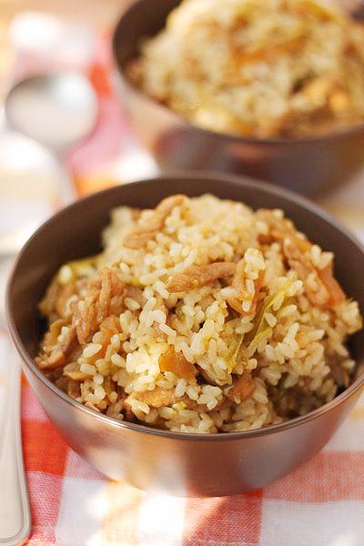 青椒榨菜肉丝煲仔饭的做法