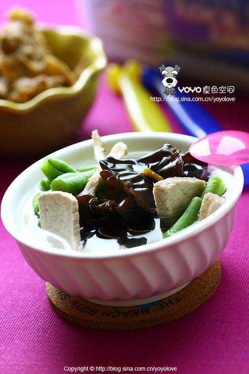 当归四季豆木耳汤的做法