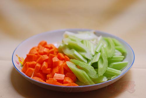 沙葛炒肉丁的做法