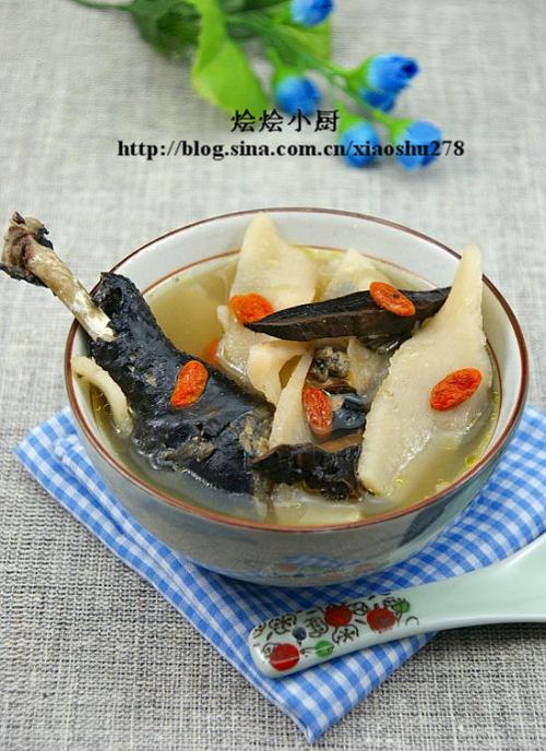 灵芝枸杞乌鸡汤的做法