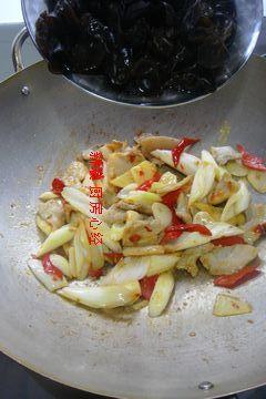 小炒木耳的做法