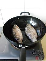 酱焖鲫鱼的做法