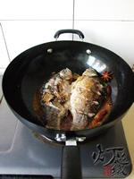 酱焖鲫鱼的做法