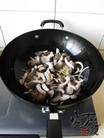 平菇炒肉的做法