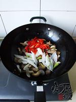 平菇炒肉的做法
