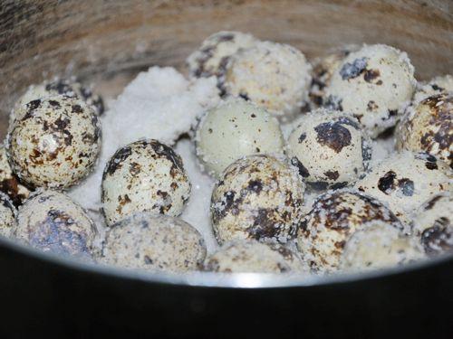 盐焗鹌鹑蛋的做法