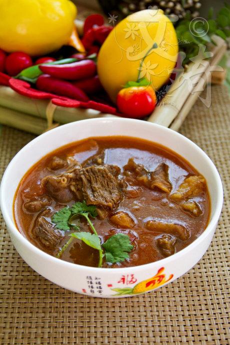 酸汤牛腩的做法