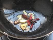 螺蛳猪脚煲的做法