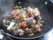 螺蛳猪脚煲的做法