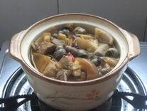 螺蛳猪脚煲的做法