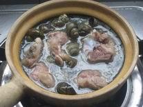 螺蛳猪脚煲的做法