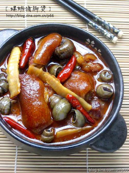螺蛳猪脚煲的做法