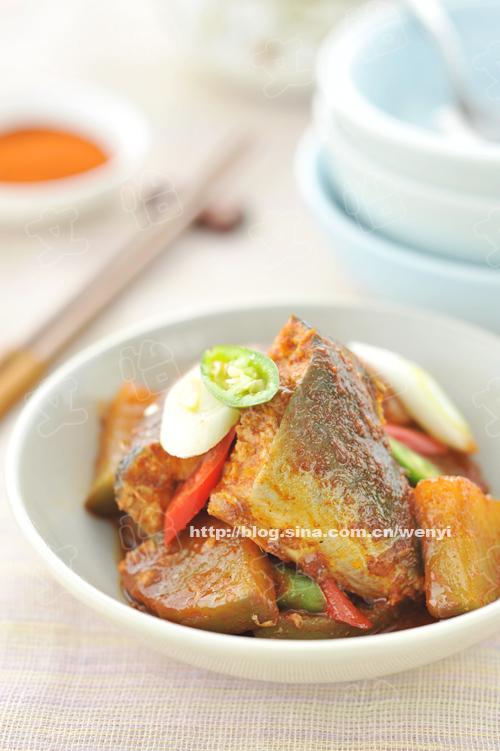 辣炖鲅鱼萝卜的做法