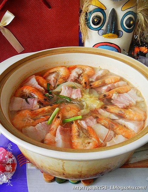 咸肉鲜虾白菜煲的做法