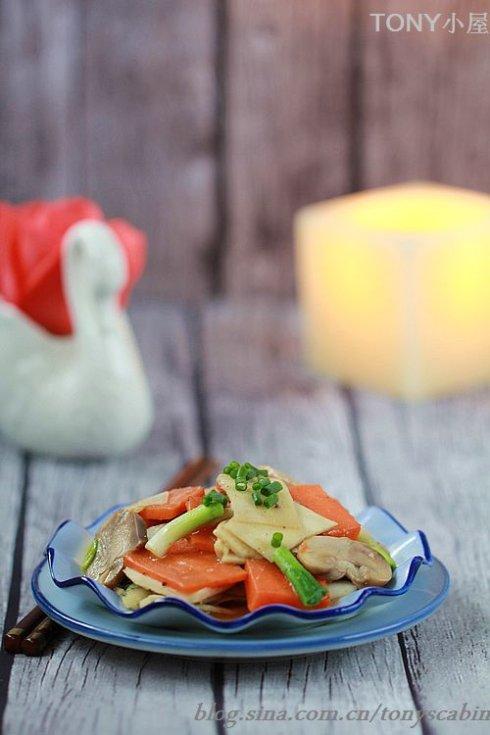 冬笋蘑菇炒胡萝卜的做法