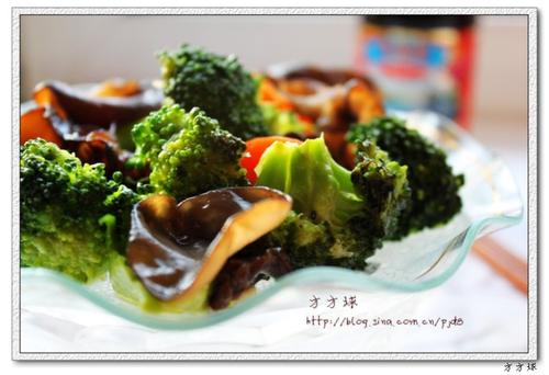 蚝油西兰花木耳的做法