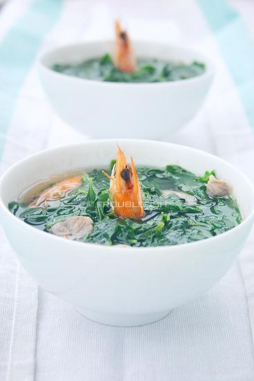 虾头肉片滚枸杞叶的做法