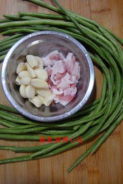 大蒜烧豇豆的做法