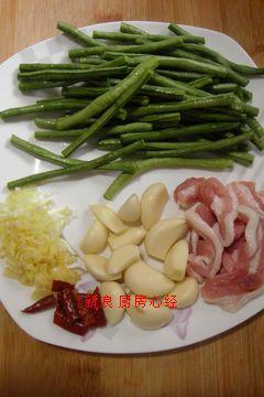 大蒜烧豇豆的做法