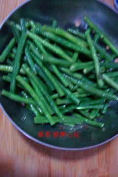 大蒜烧豇豆的做法