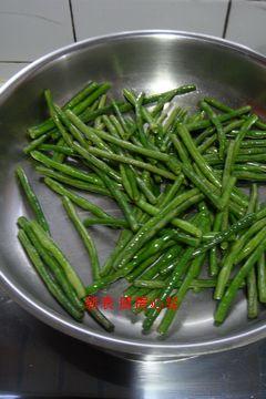 大蒜烧豇豆的做法