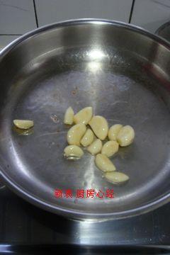 大蒜烧豇豆的做法