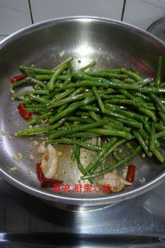 大蒜烧豇豆的做法