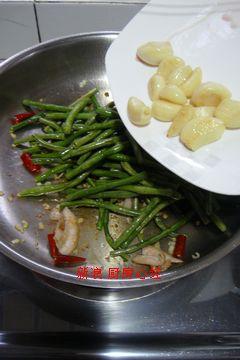 大蒜烧豇豆的做法