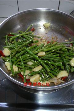 大蒜烧豇豆的做法