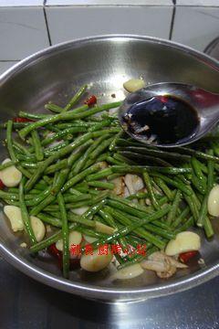 大蒜烧豇豆的做法