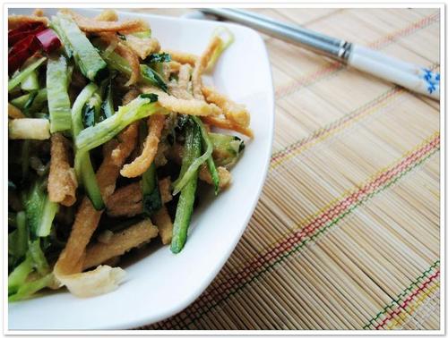 黄瓜拌馓子的做法