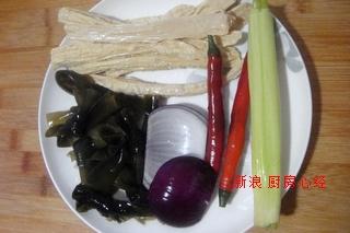 猪皮烧海带的做法