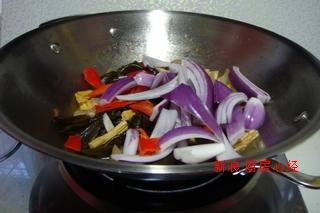 猪皮烧海带的做法