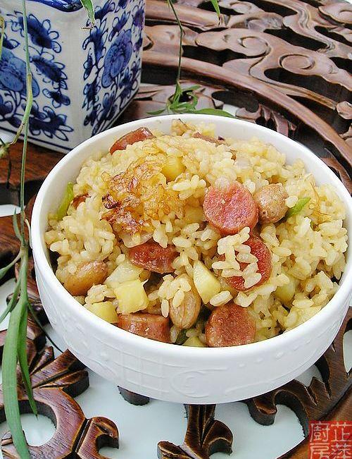 土豆腊肠焖饭的做法