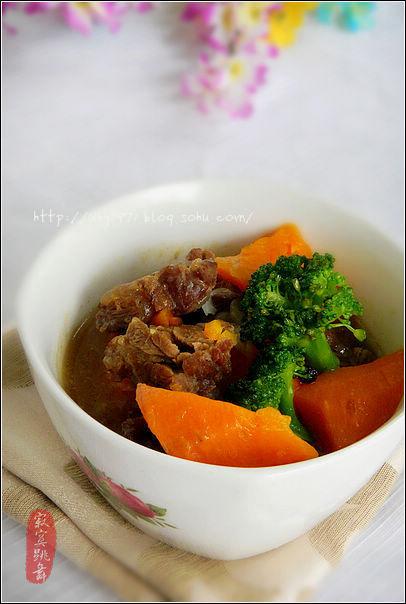 胡萝卜焖牛肉的做法