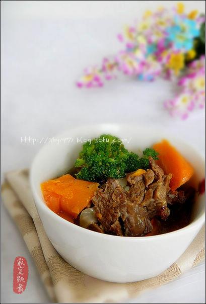 胡萝卜焖牛肉的做法