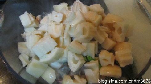 财鱼焖藕的做法