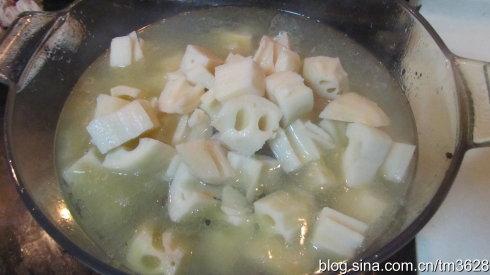 财鱼焖藕的做法