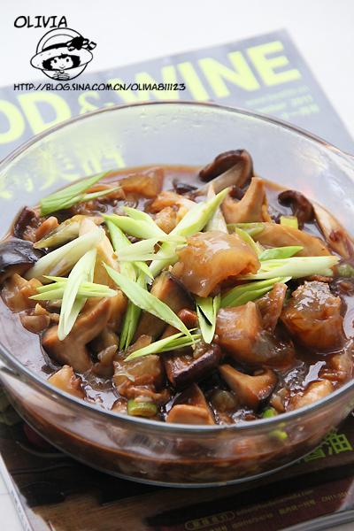 菌菇烩驼筋的做法